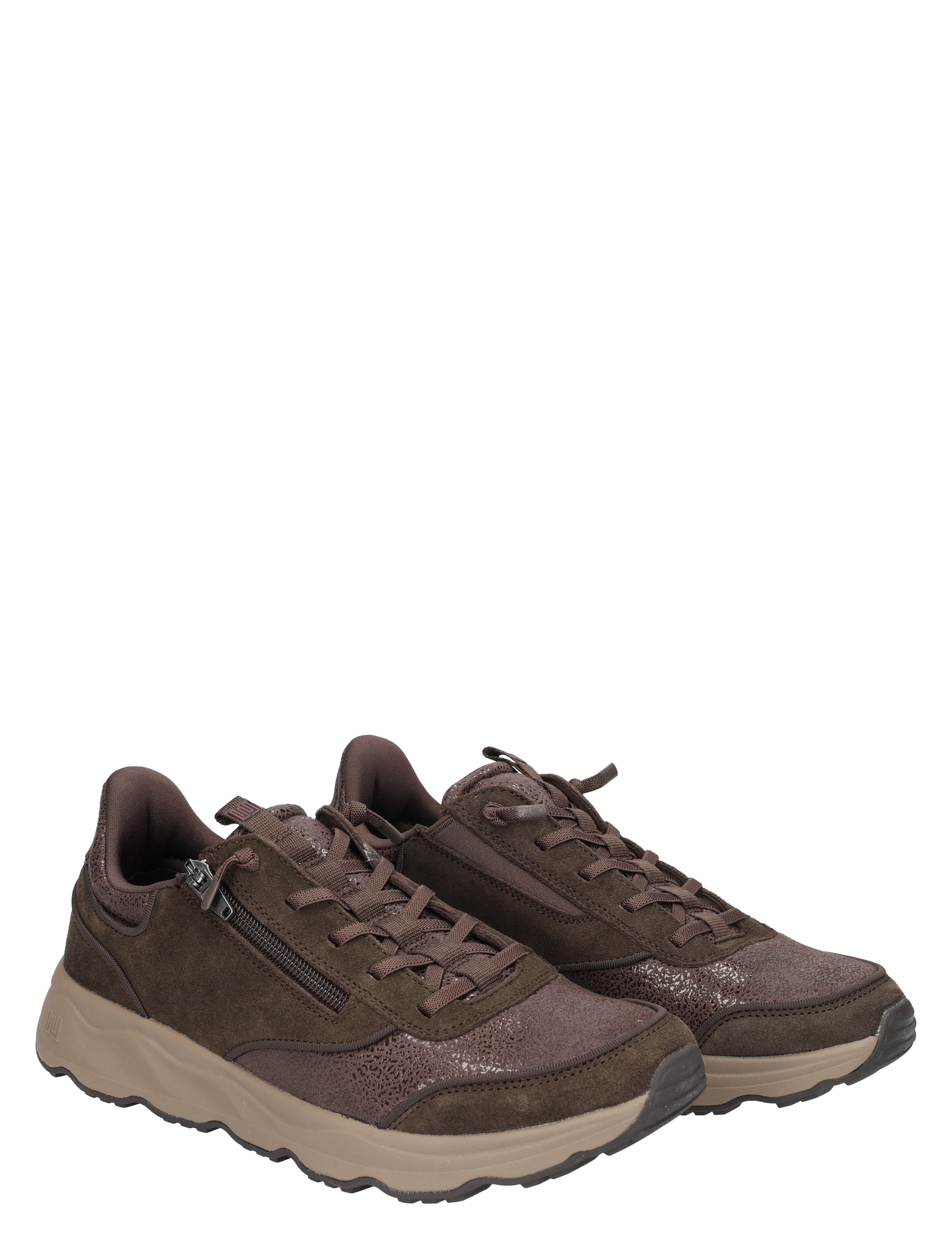 sneakers, bruine schoenen, suede, zool met grip, veters