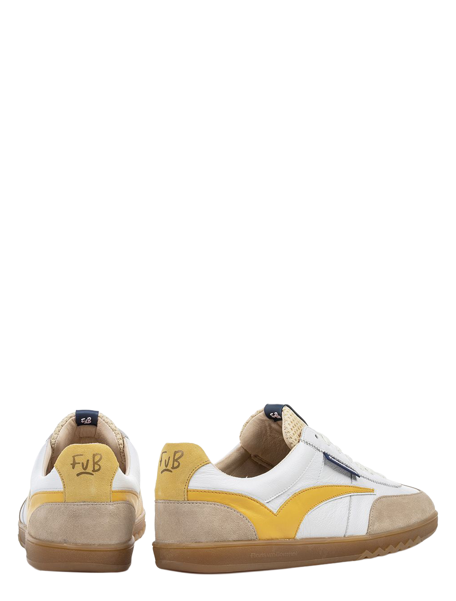 sneakers, sportschoenen, gele accenten, wit en beige, slip-on stijl