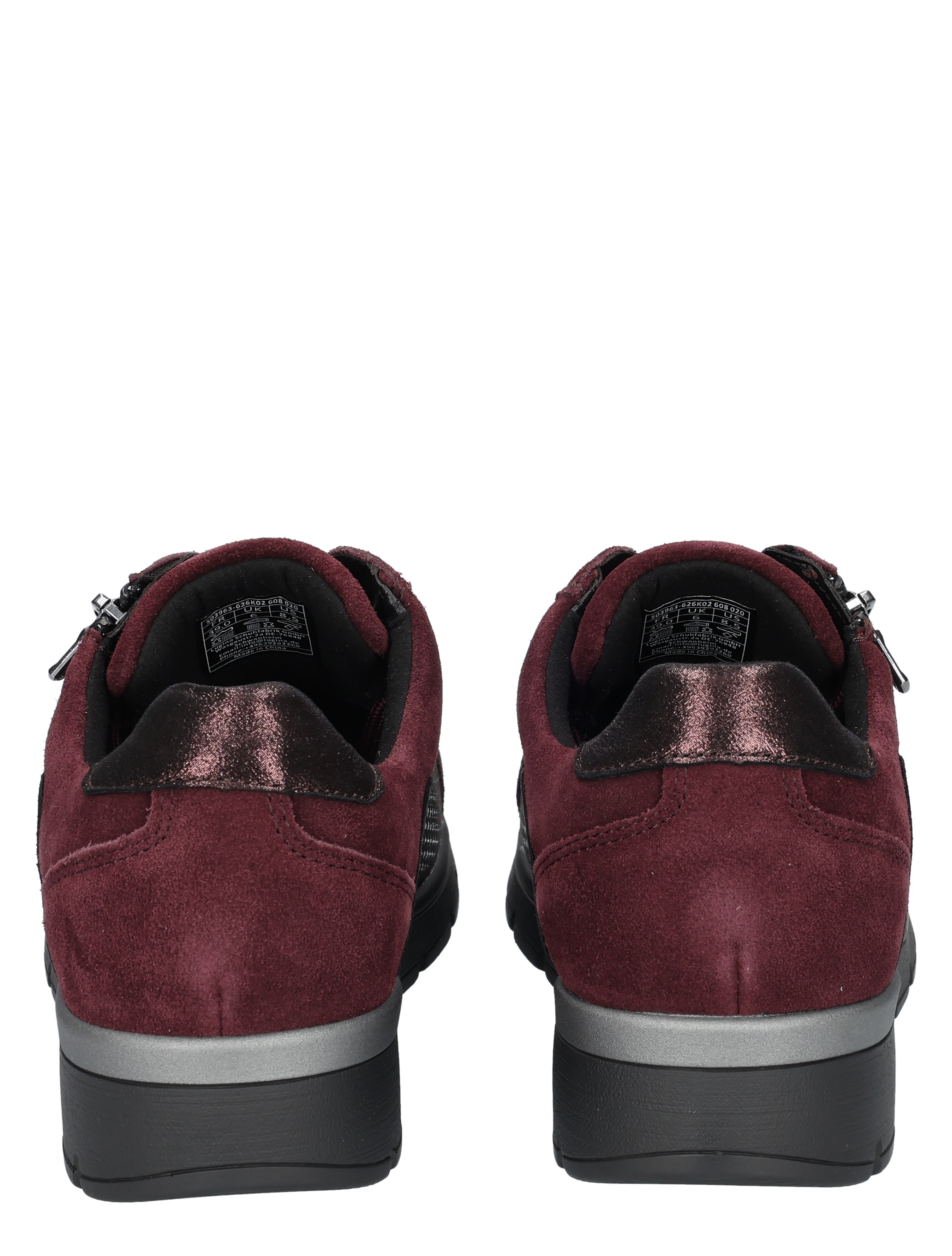 paarse sneakers, suède, achterkant, zwarte zolen, glanzende accenten