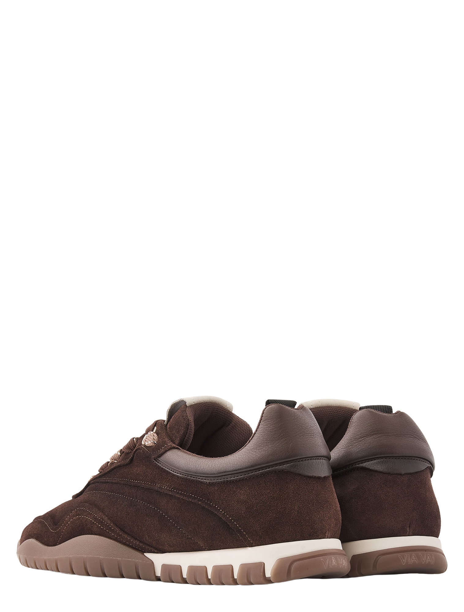 sneaker, bruine kleur, suede materiaal, zachte zool, luxe details