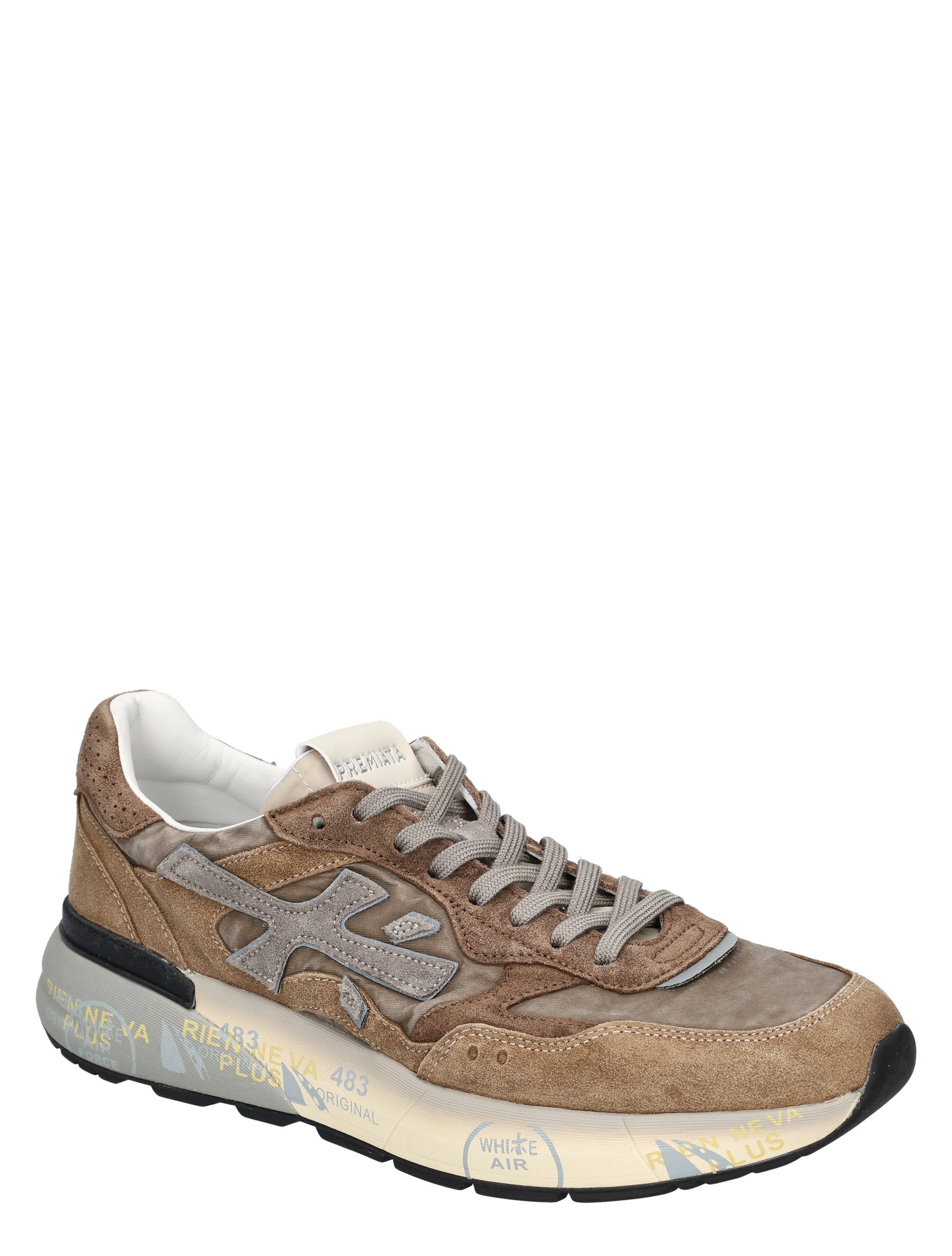 sneaker, bruine sneaker, luxe materiaal, suede, lomp zool