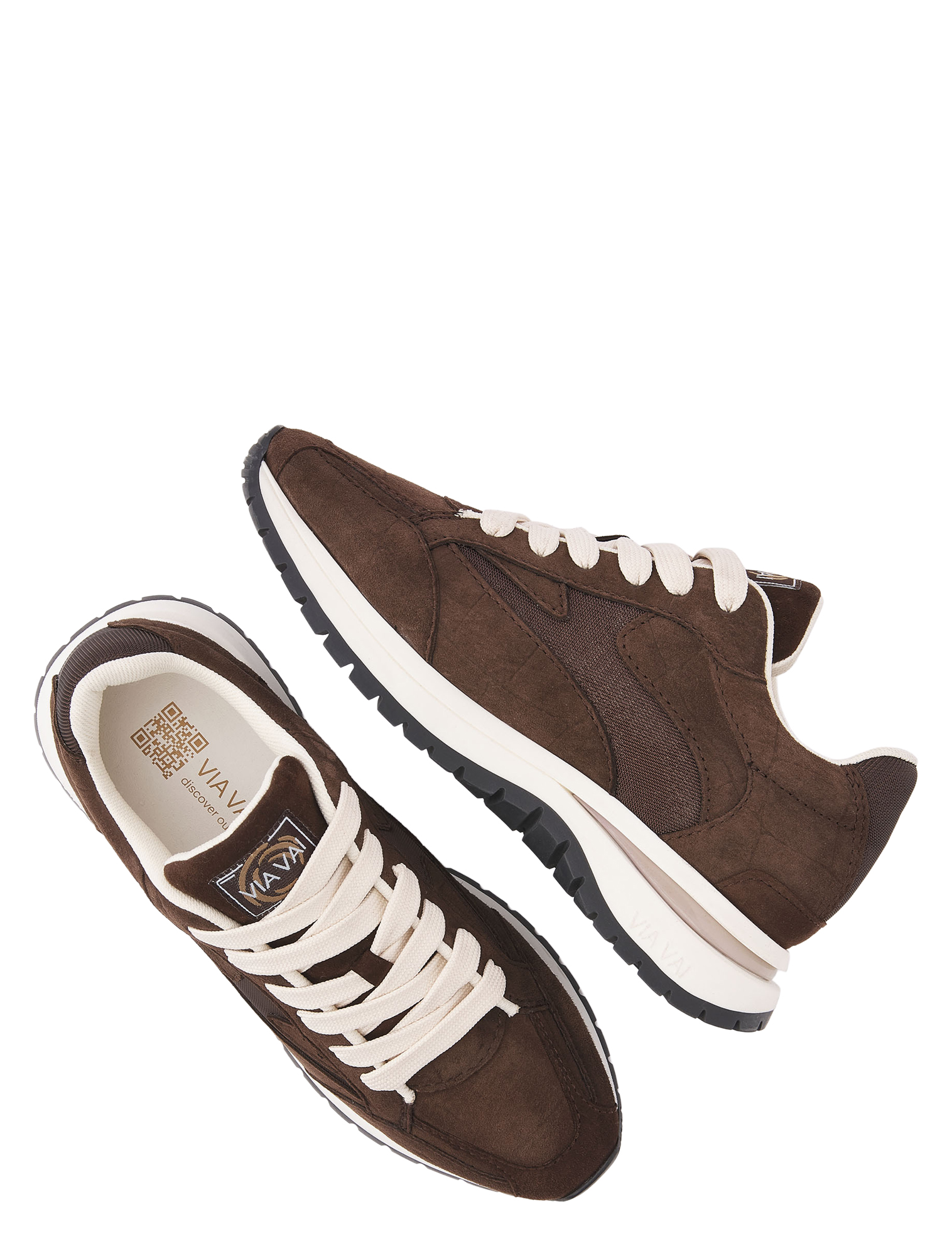 bruine sneaker, luxe sportieve schoen, witte zool, luxe sportschoen, brown suede sneaker