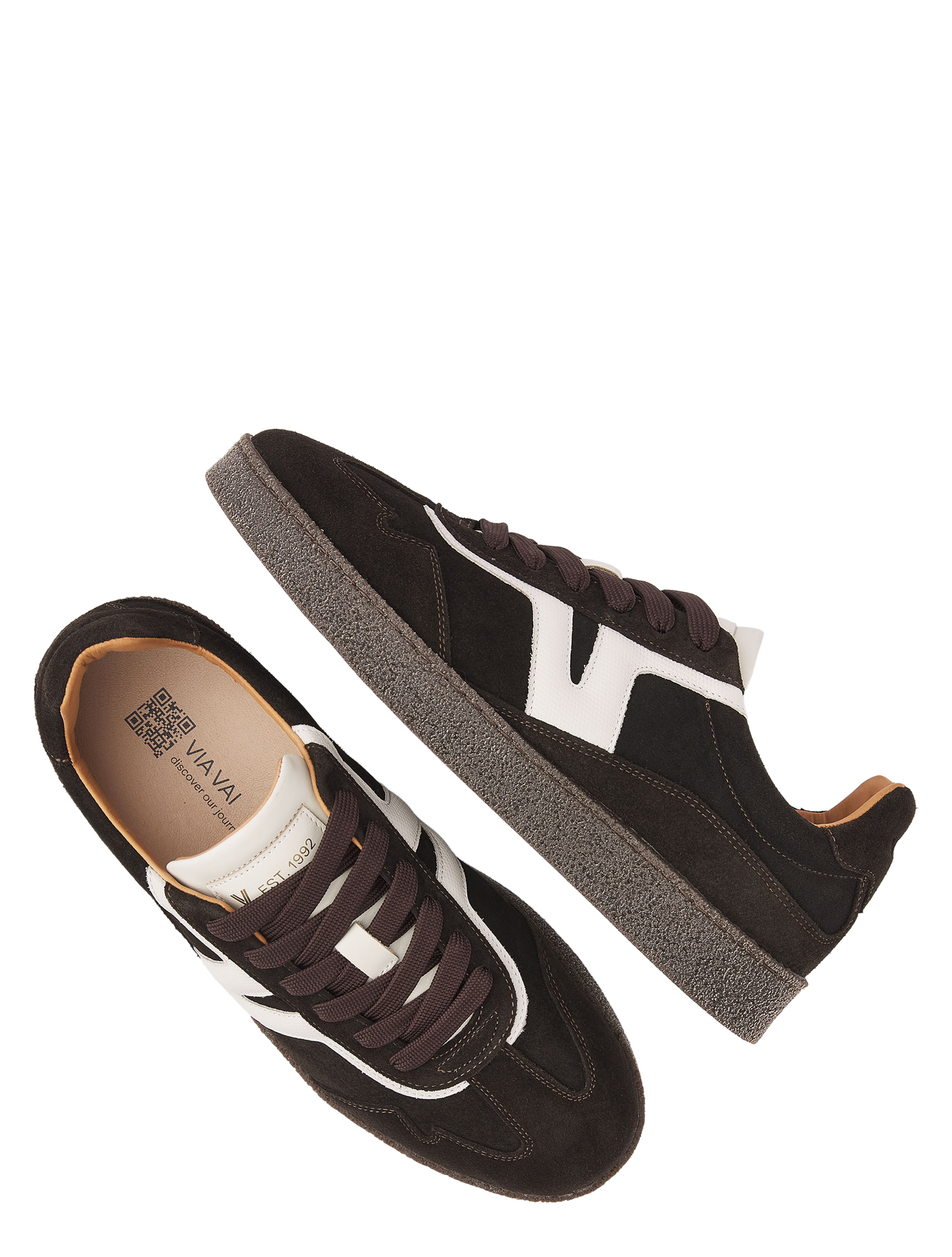sneakers, donkerbruin, suede, witte panelen, zwarte schoen