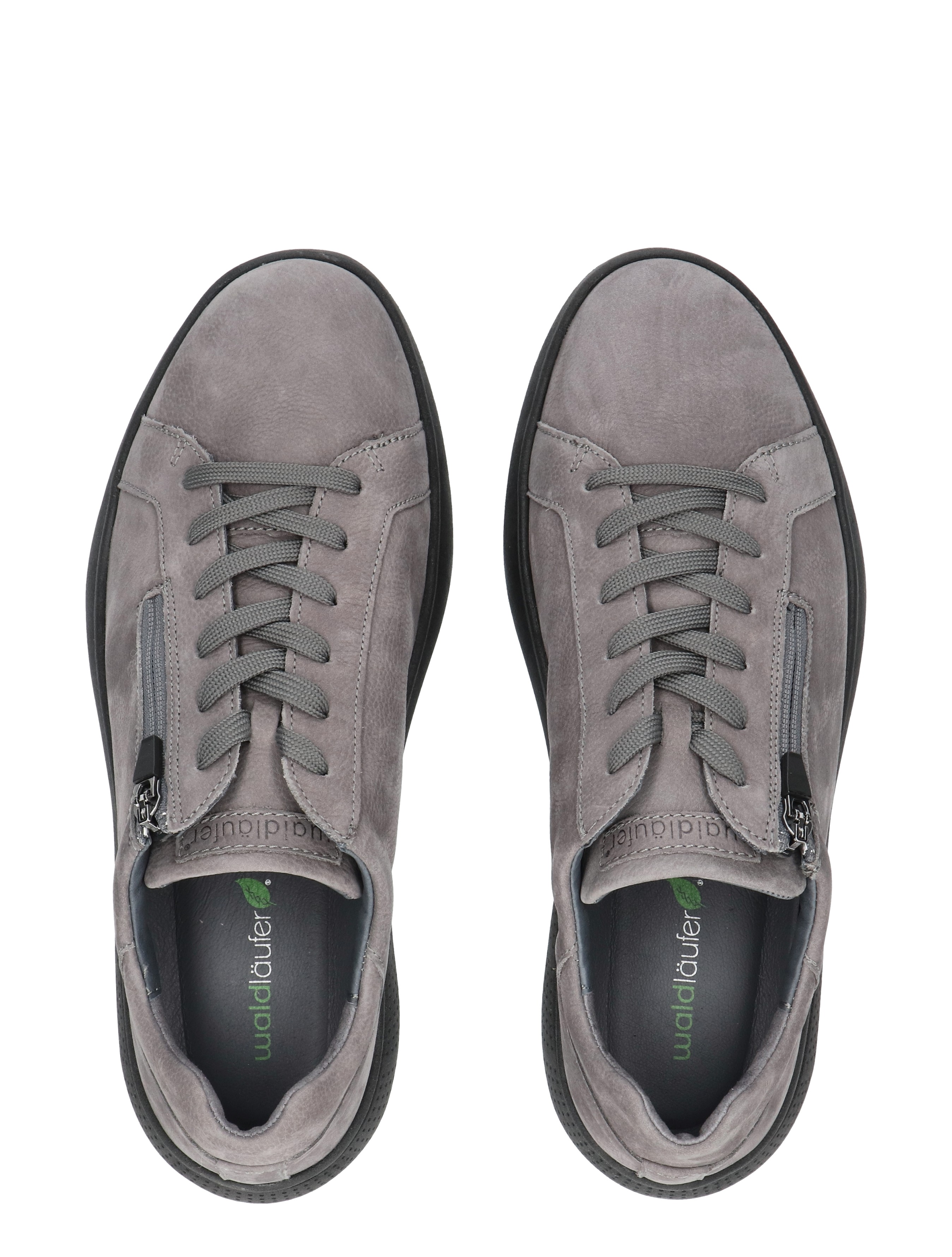 luiers, grijs sneakers, suede, veters, binnenzool groen logo