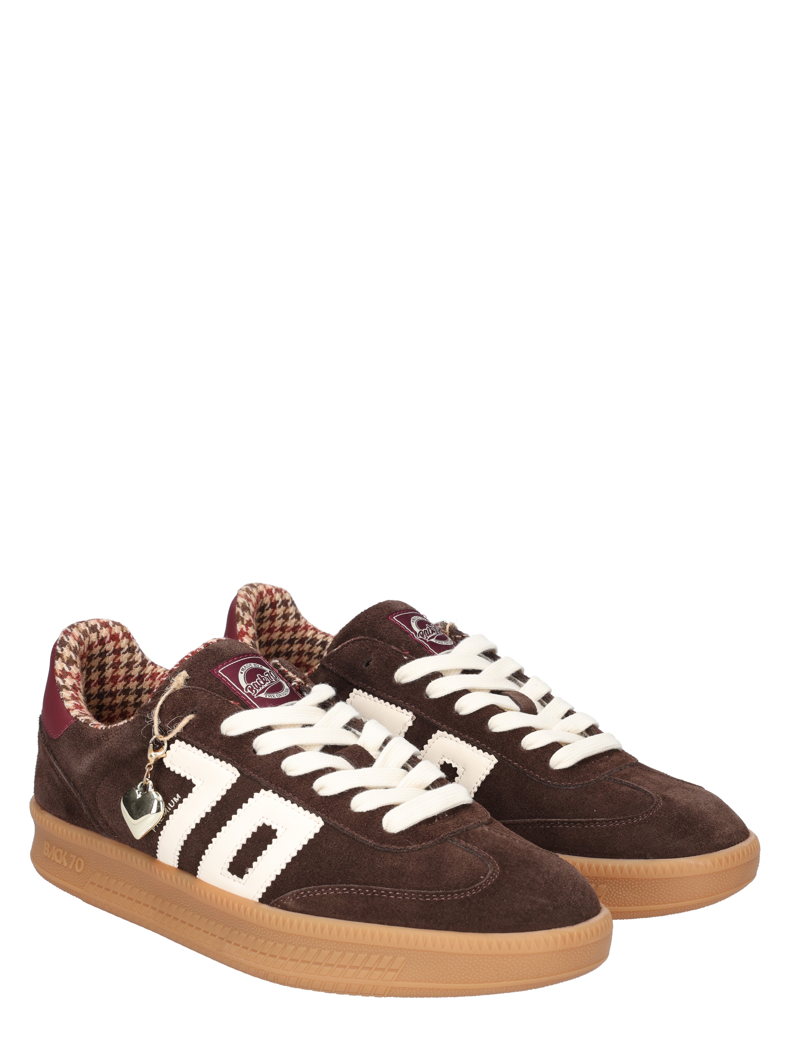 sneakers, bruine schoen, suede, witte veters, gumzool
