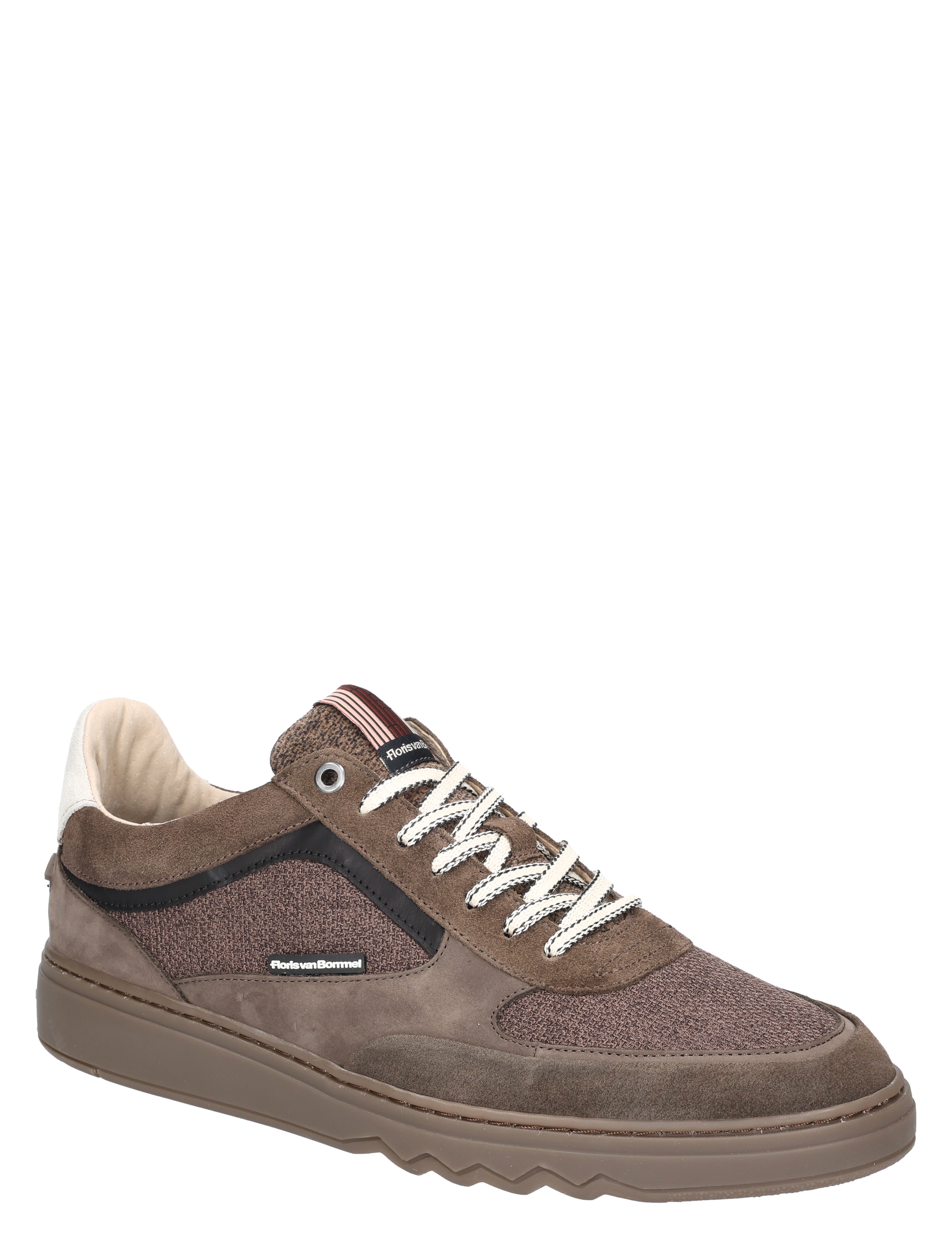sneaker, bruine schoen, mesh stof, luxe afwerking, witte veters