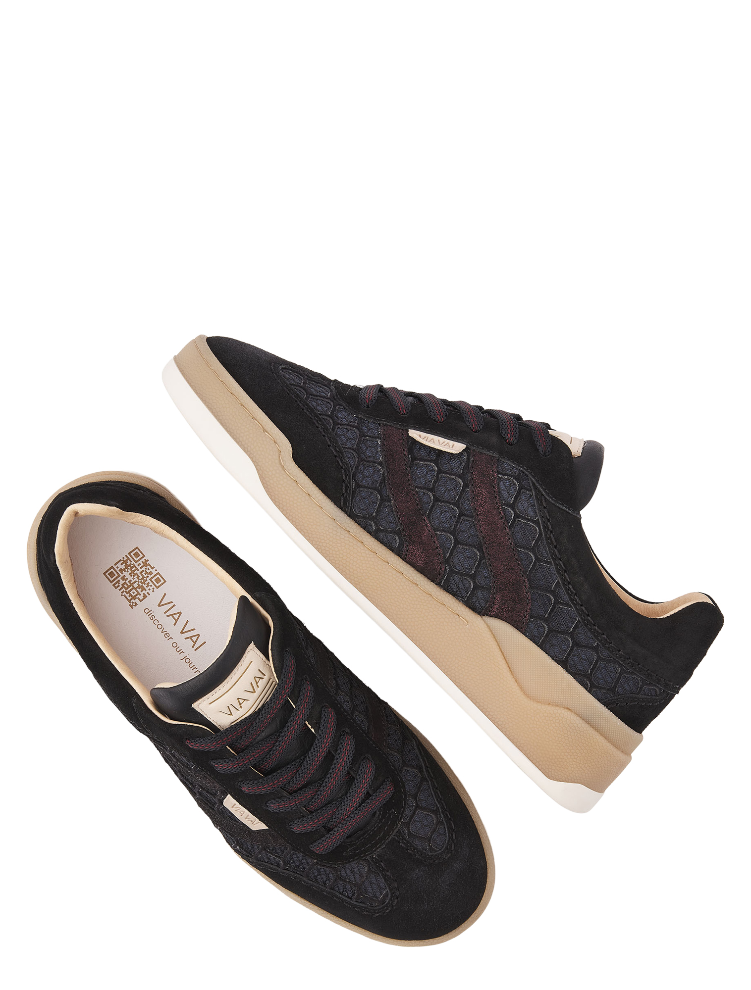 sneaker, ruggen, snake patroon, zwarte schoen, beige zool