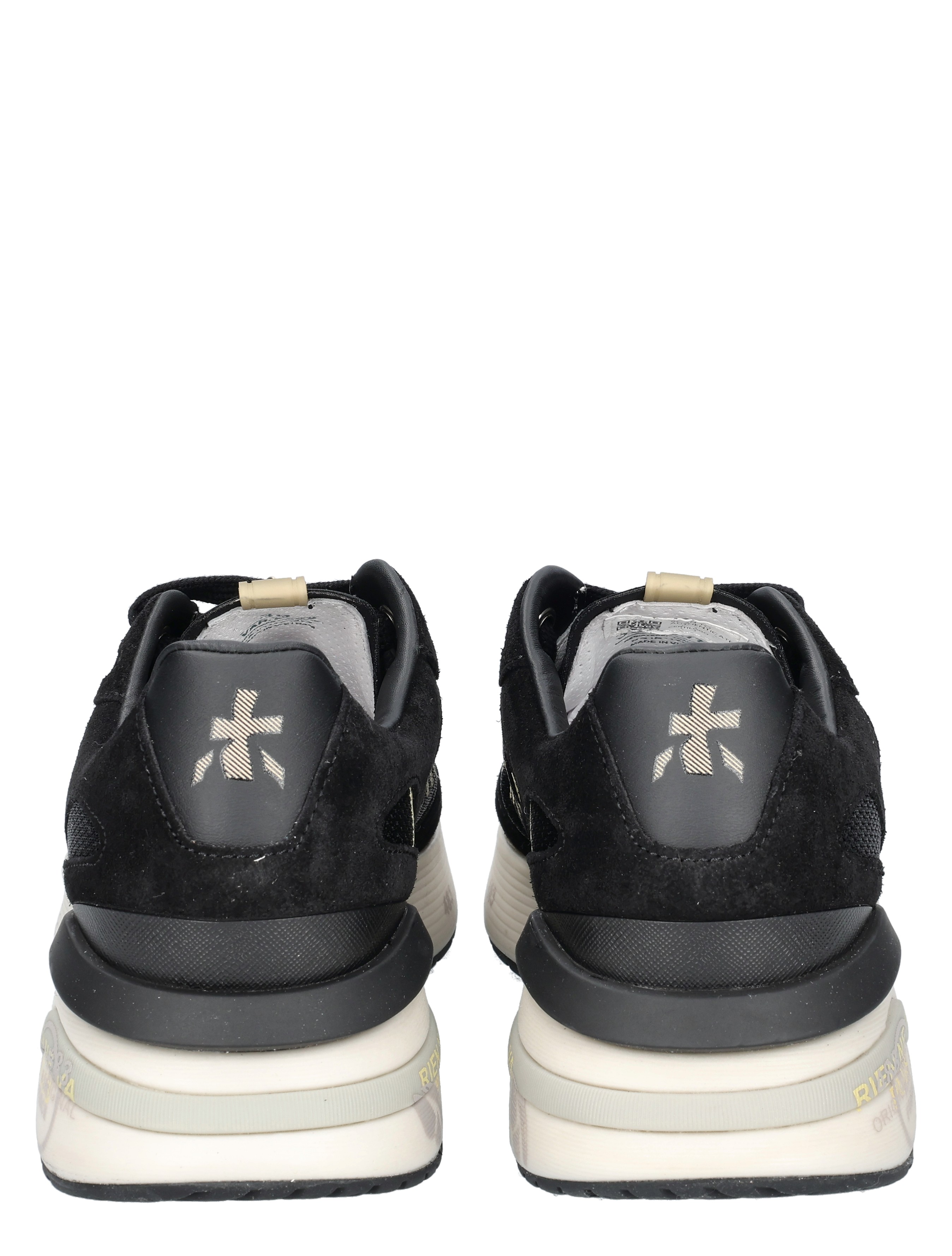 zwarte sneakers, suede, achterkant, rugzijden, fit/comfort