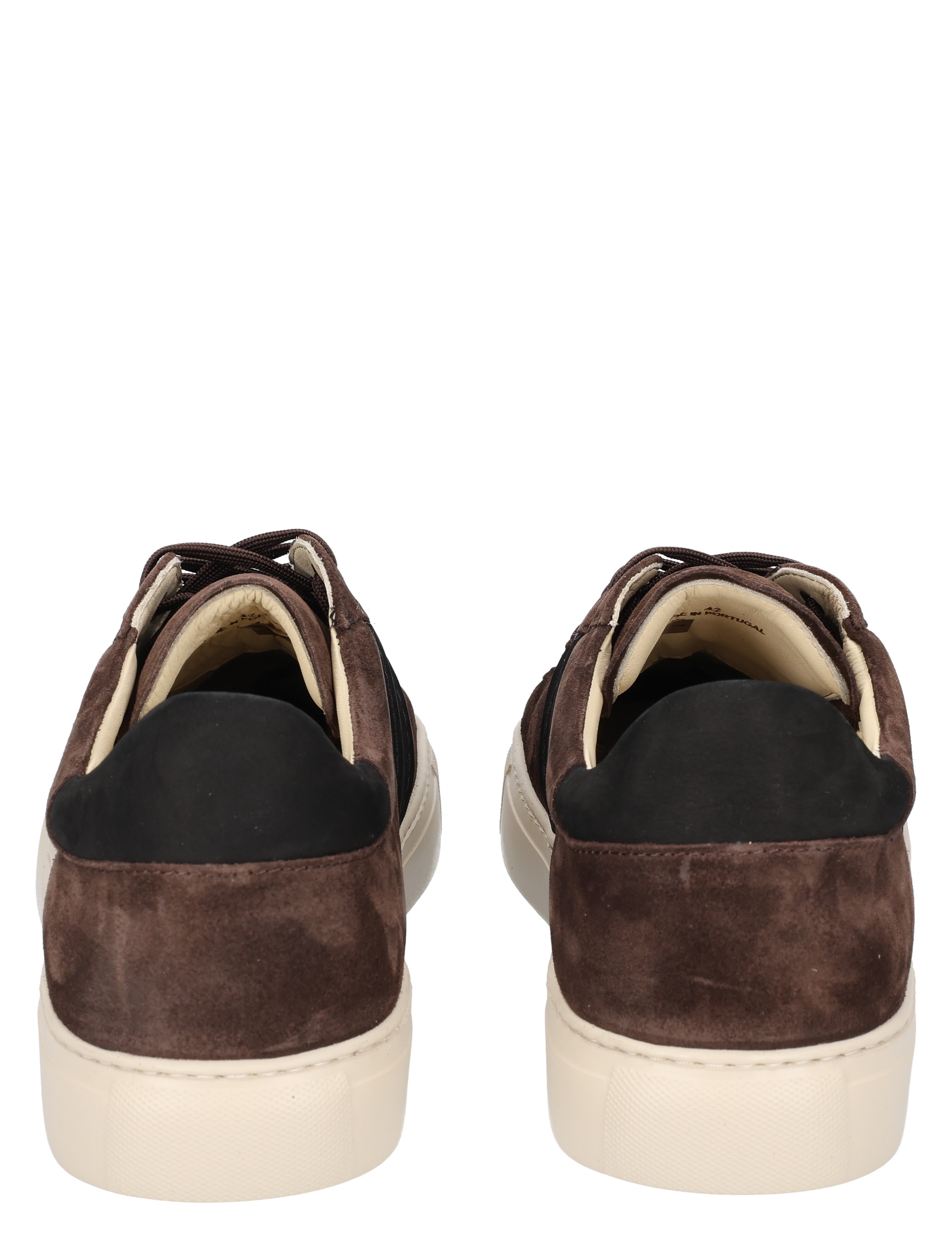 bruin suède, sneaker, laag-model, witte zool, achterkant