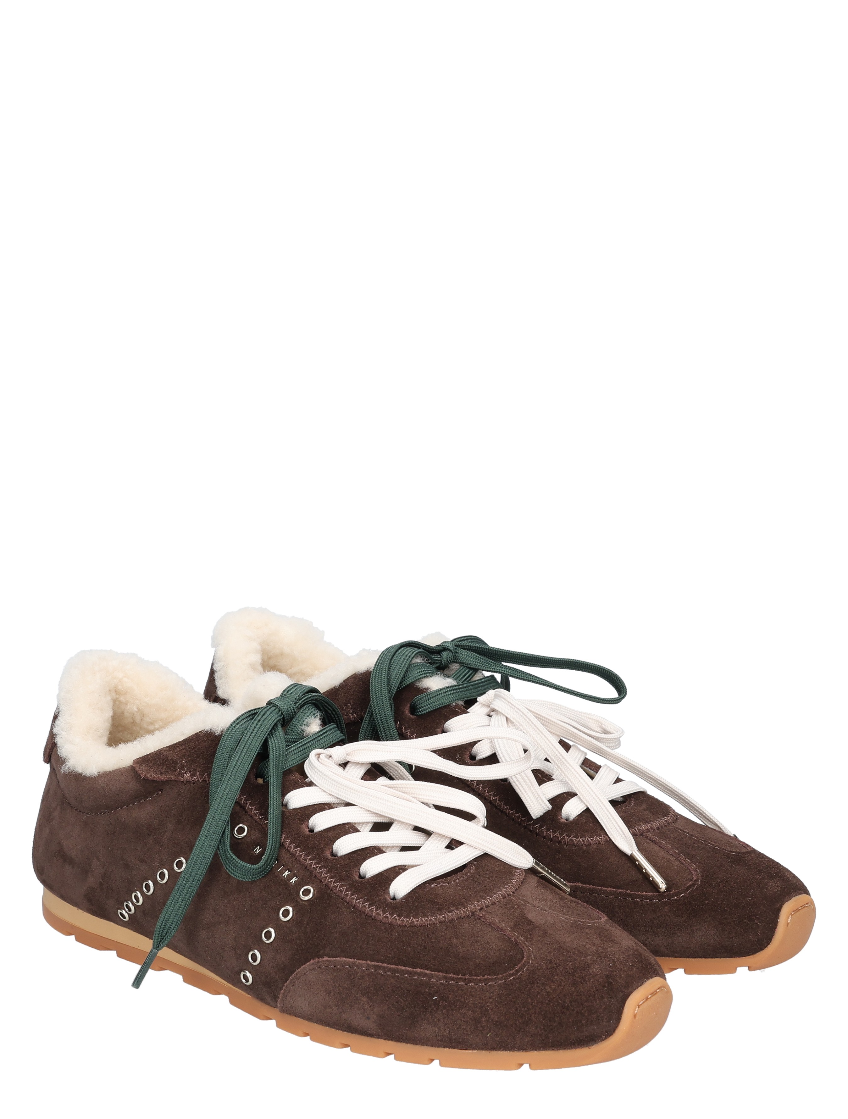sneakers, bruine suède, bontvoering, witte veters, geluidsen rubberen zool