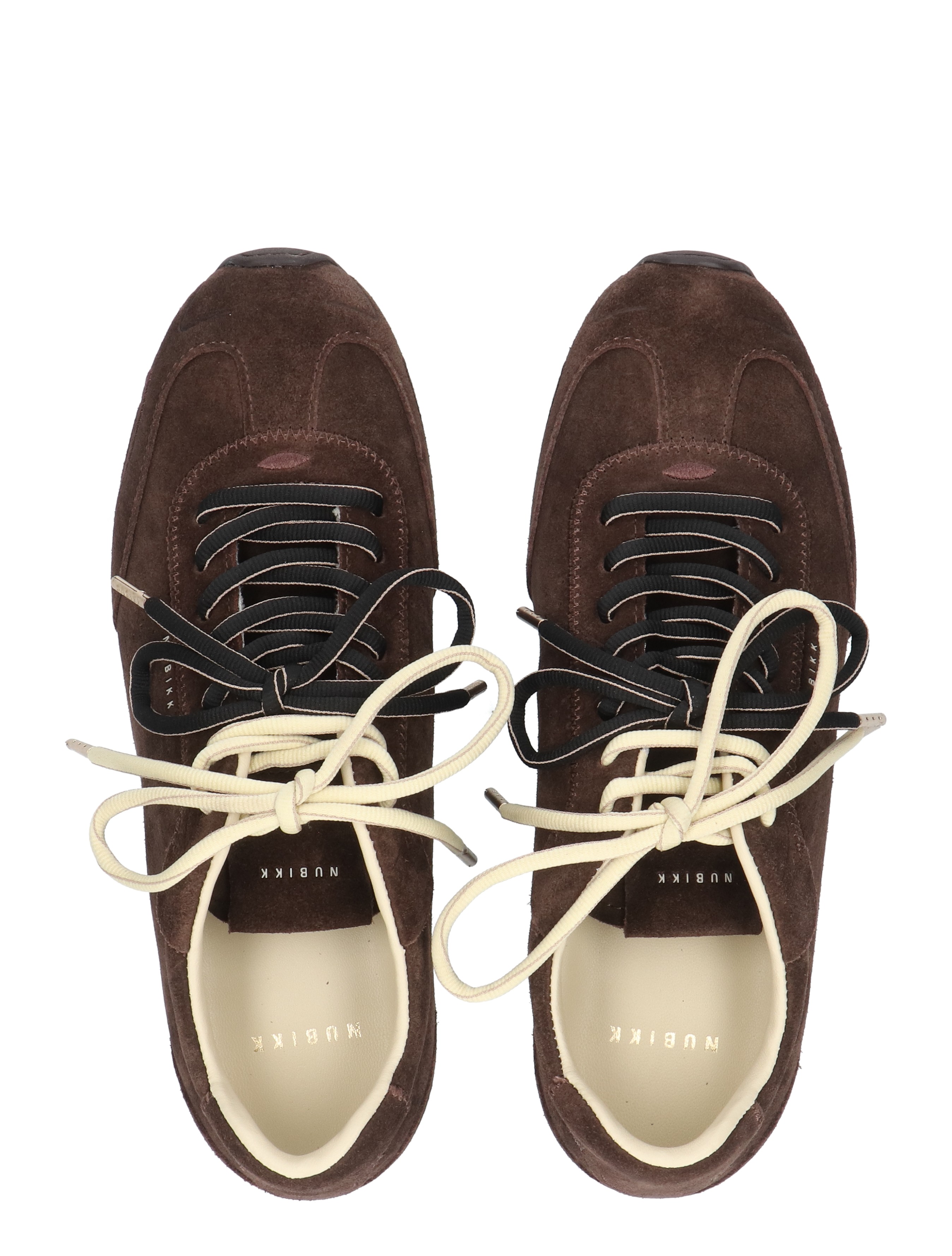 donkeren, suède, sneakers, bruine kleur, laced