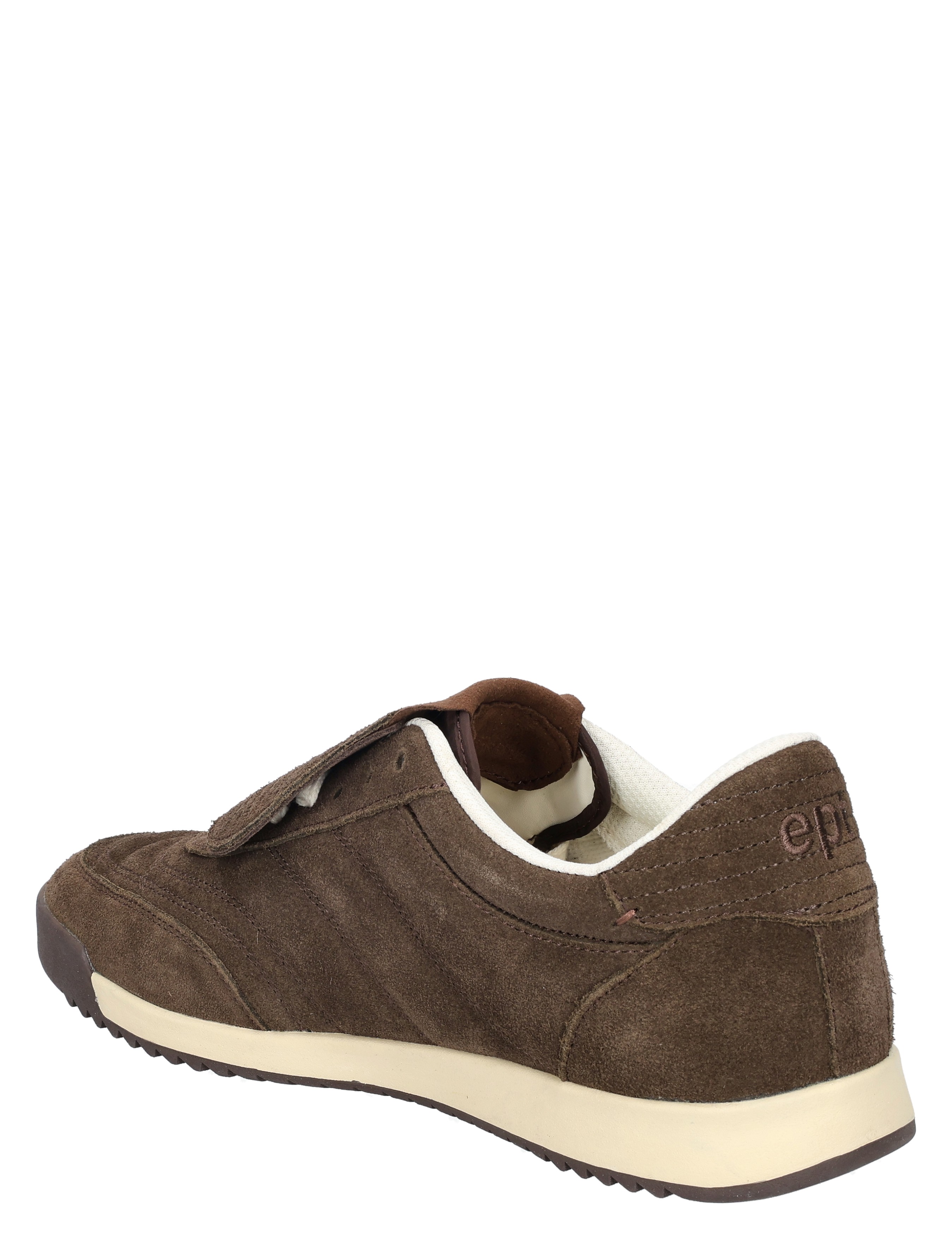 bruine schoenen, suède, sportieve schoen, laces?