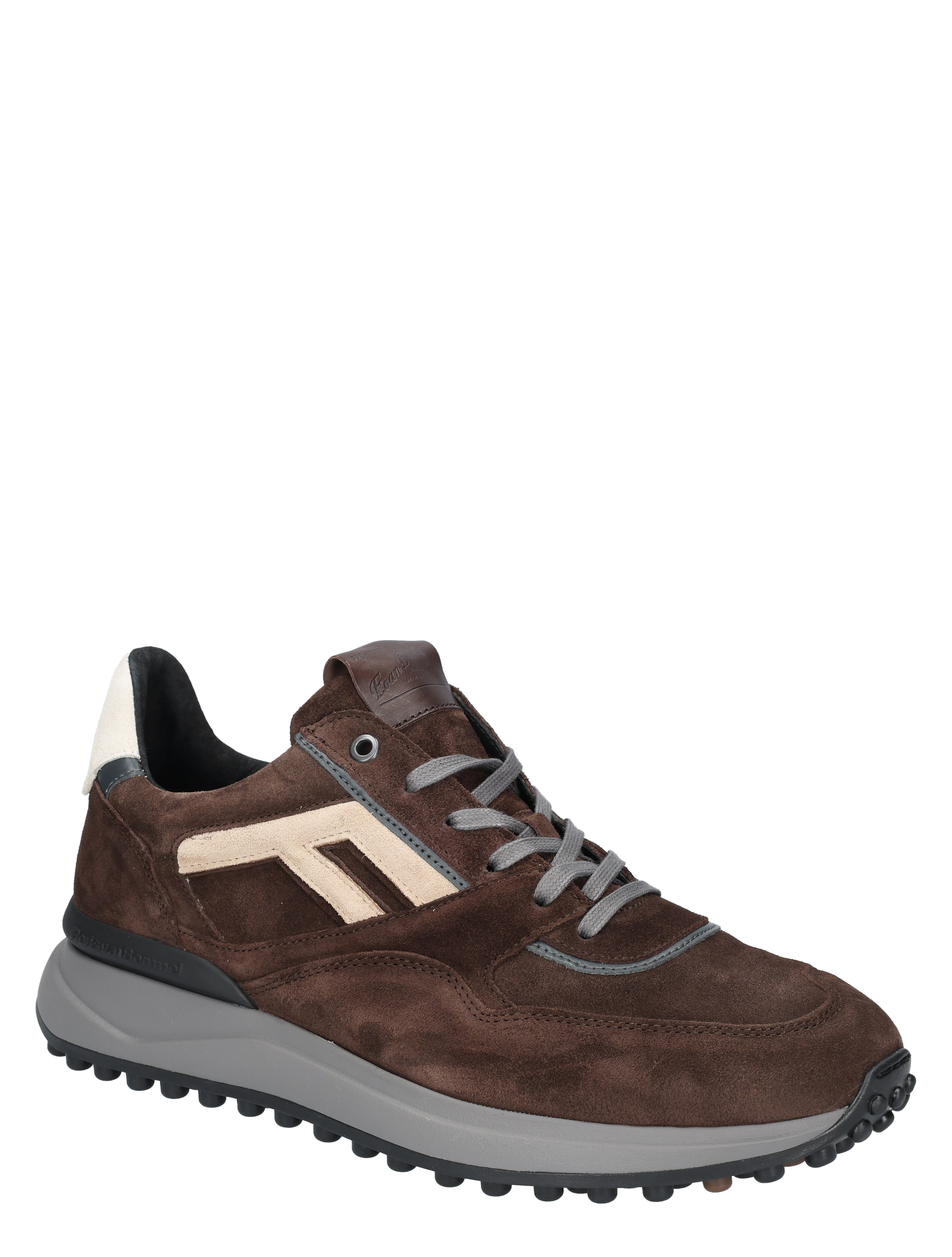 sneaker, bruine sneaker, suède, luxe sport, grijze zool