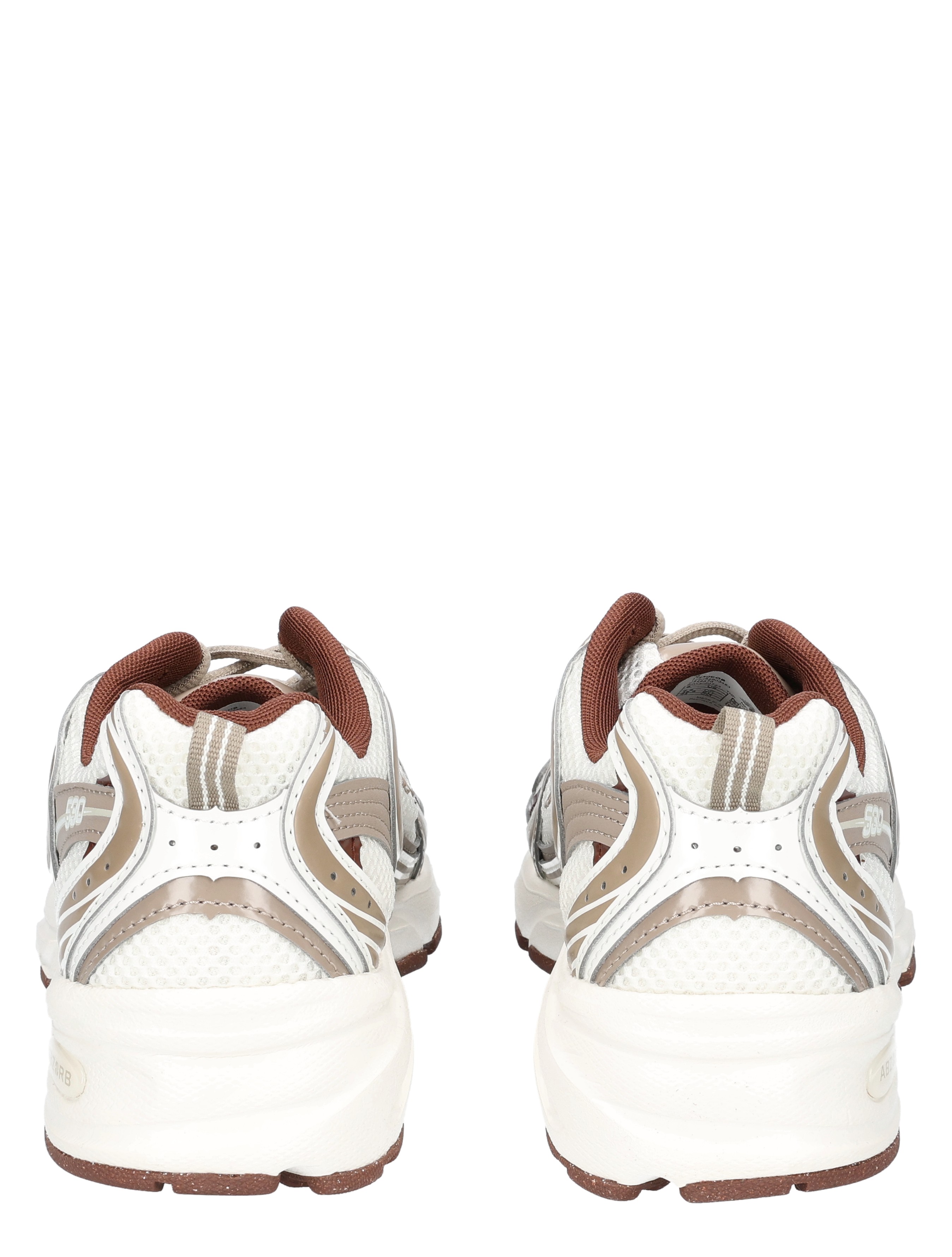 sneakers, sportschoen, witte sneakers, roestkleur, mesh textuur