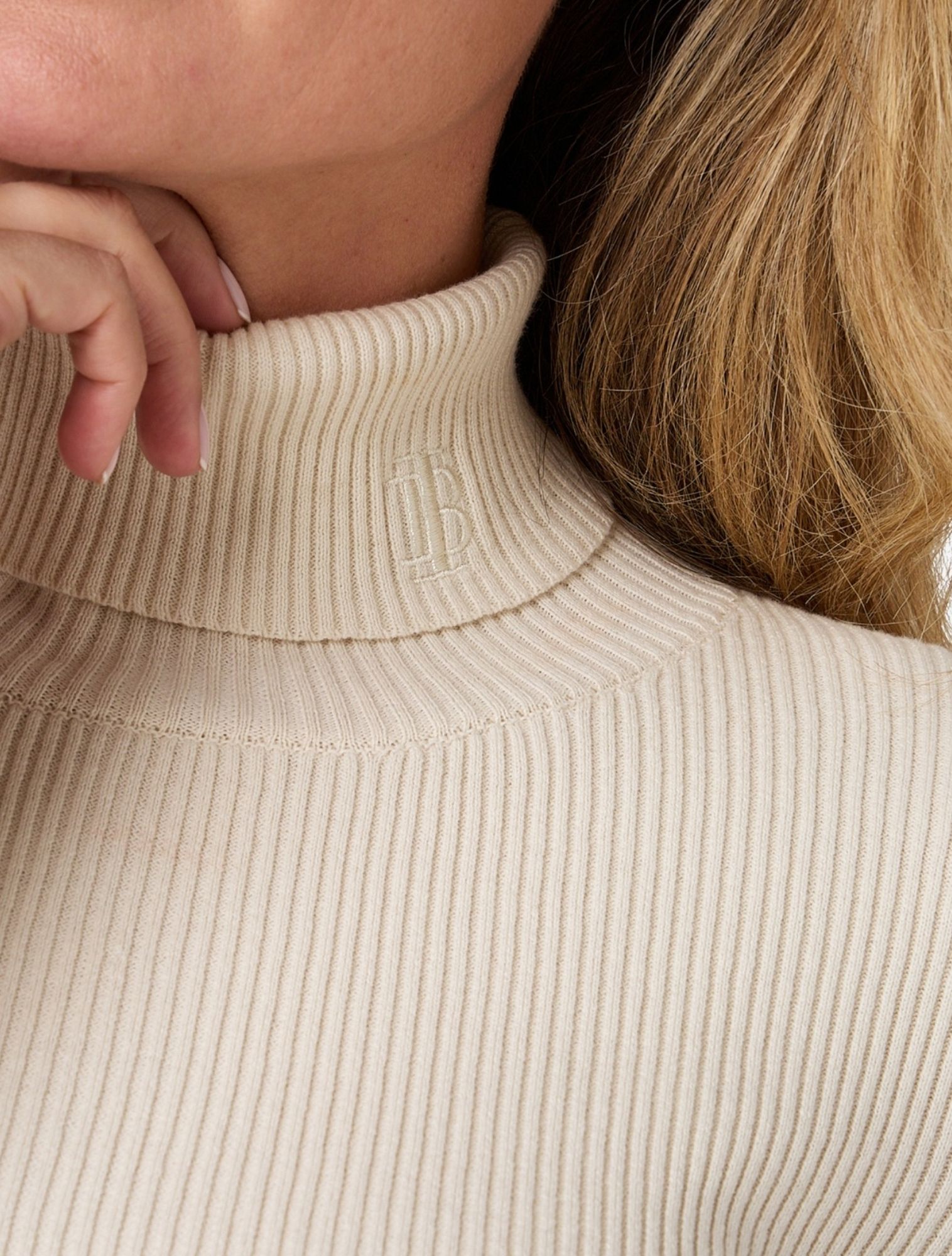 Ibana - Tamora Turtleneck Butter Cream Beige - Dames - Truien en Sweaters - 48298_77_4