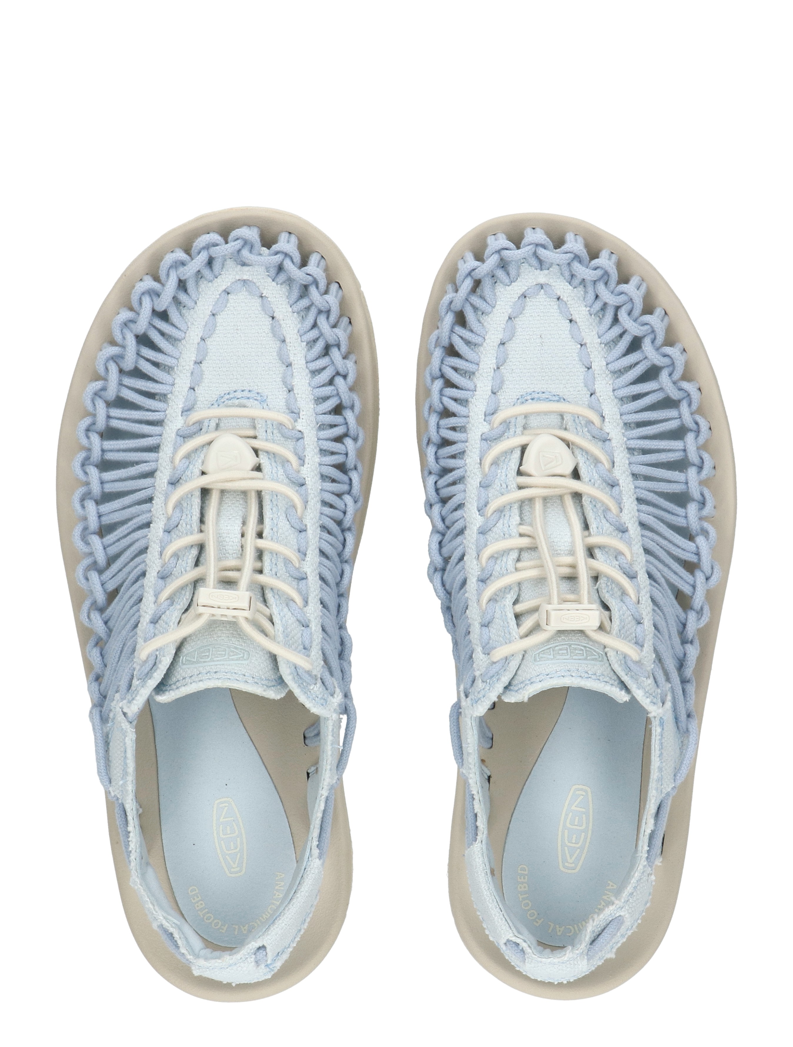 sneakers, lichtblauw, gevlochten bovenwerk, vetersluiting, krasvrije zool