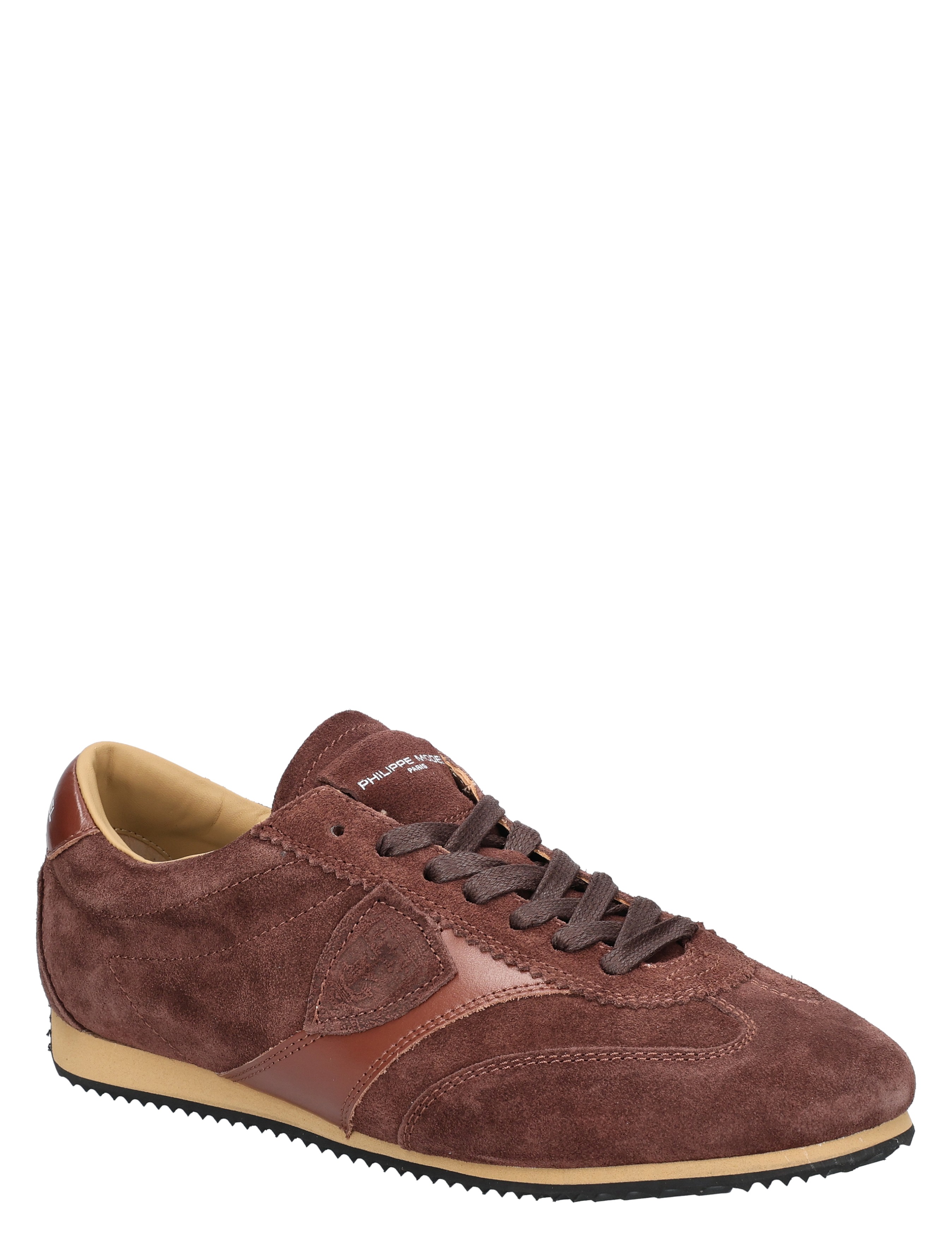 sneaker, suede, bruine kleur, luxe sneaker, luxe schoen