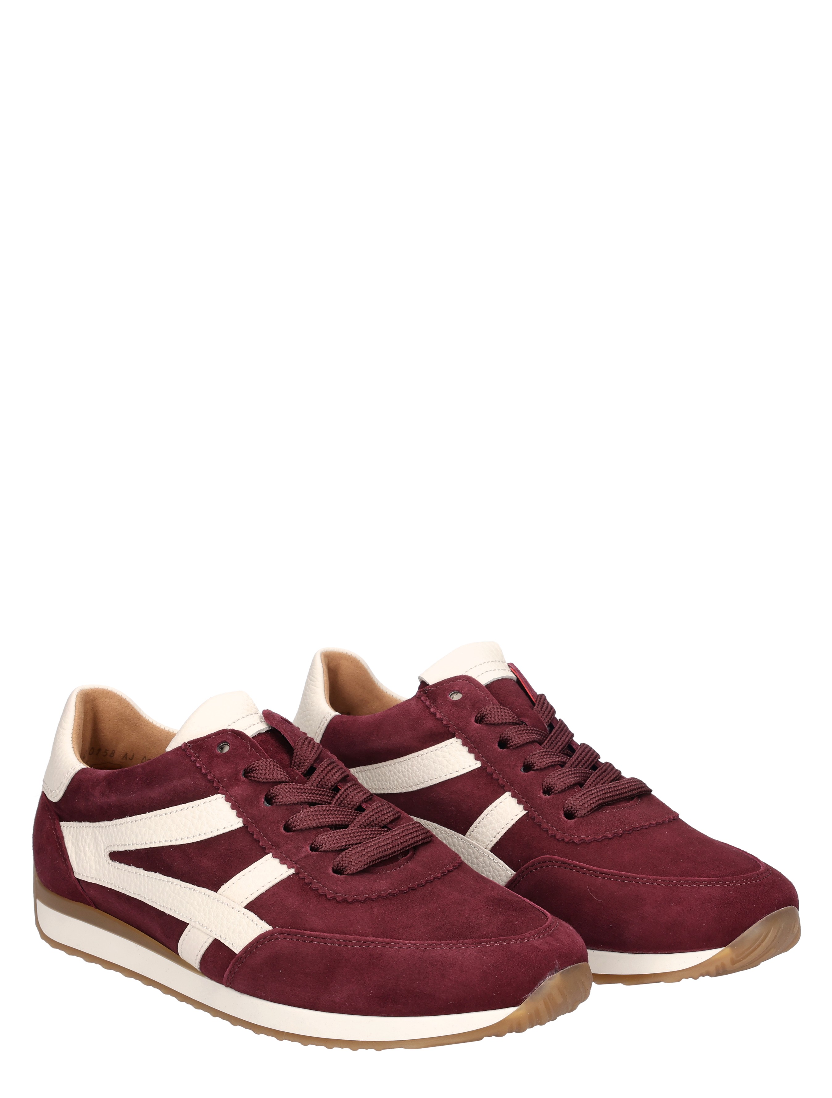 sneakers, bruine suede, rode kleur, witte accenten, casual sneaker