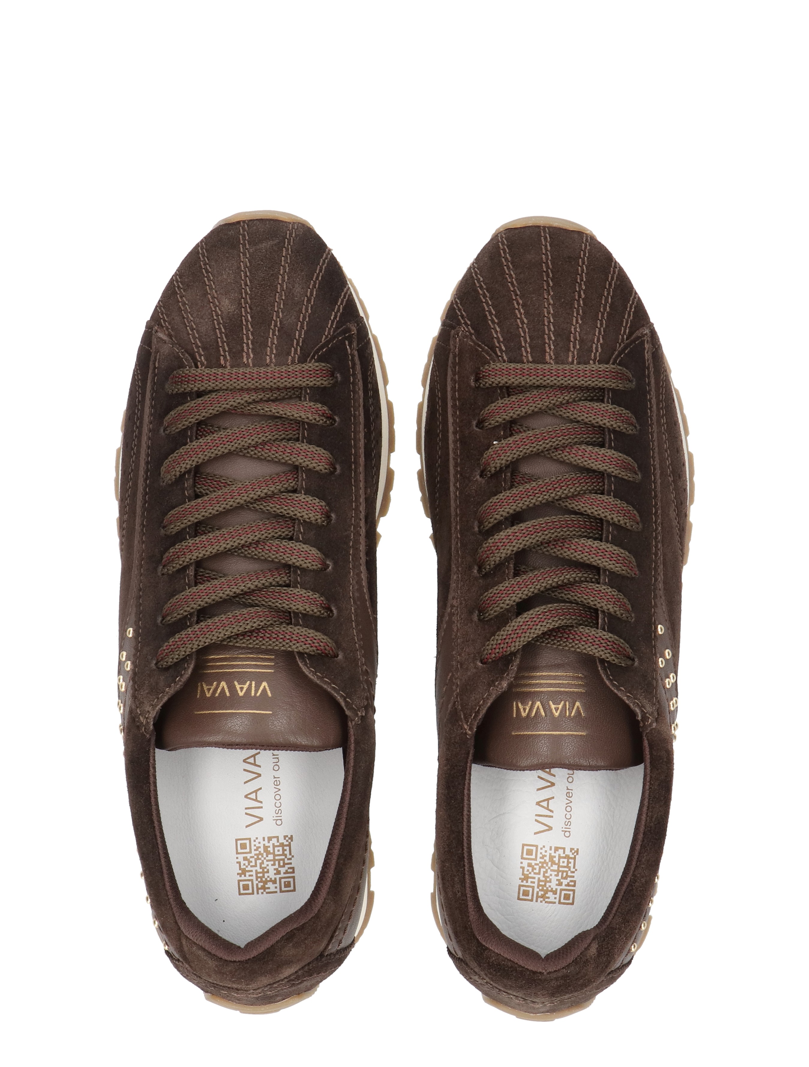 bruine schoen, wedge sneaker, suede, lederen schoen, studs opzij