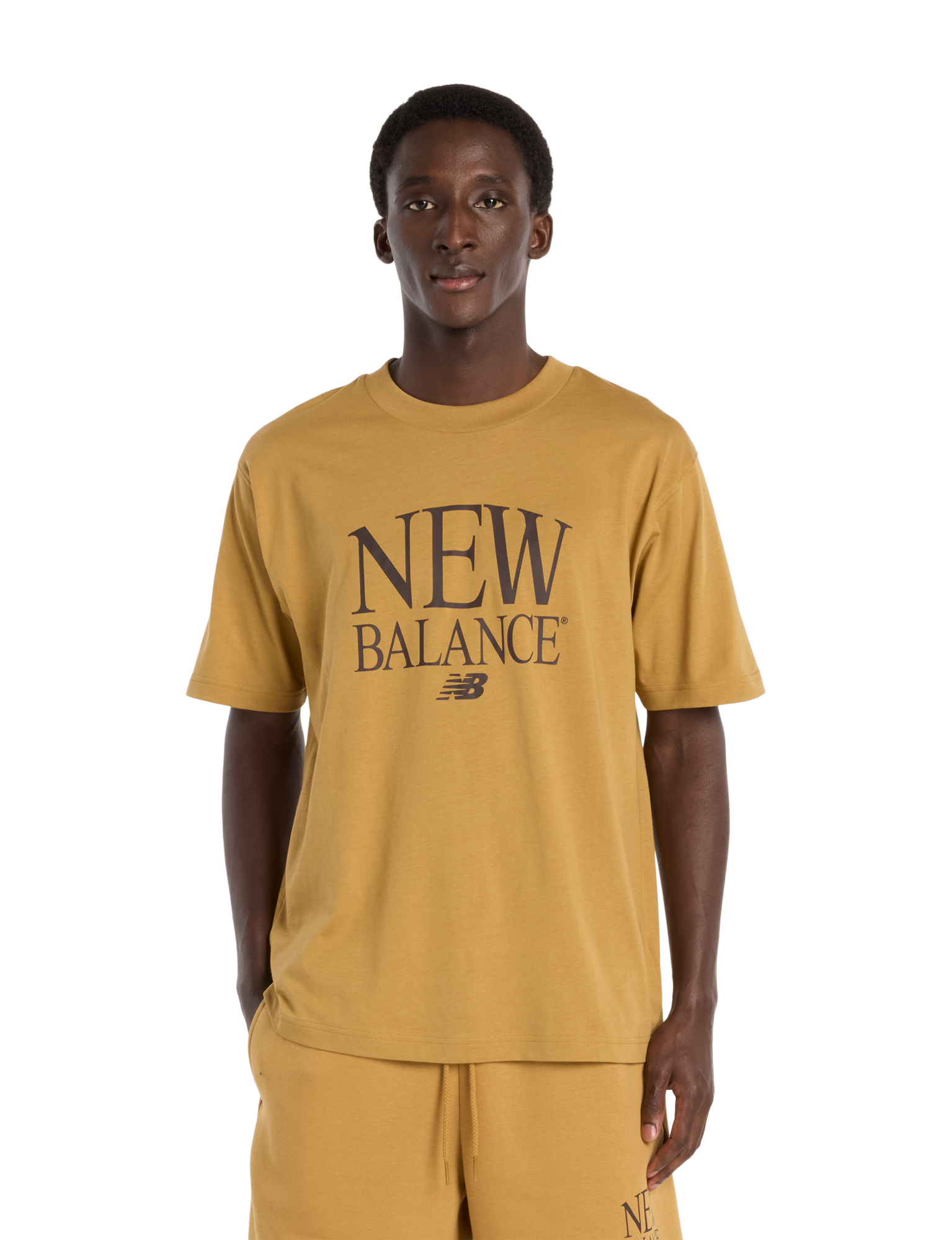 New Balance - Reimagined Graphic T-Shirt Men Stucco - Heren - T-Shirts & Polos - 49632_22_1