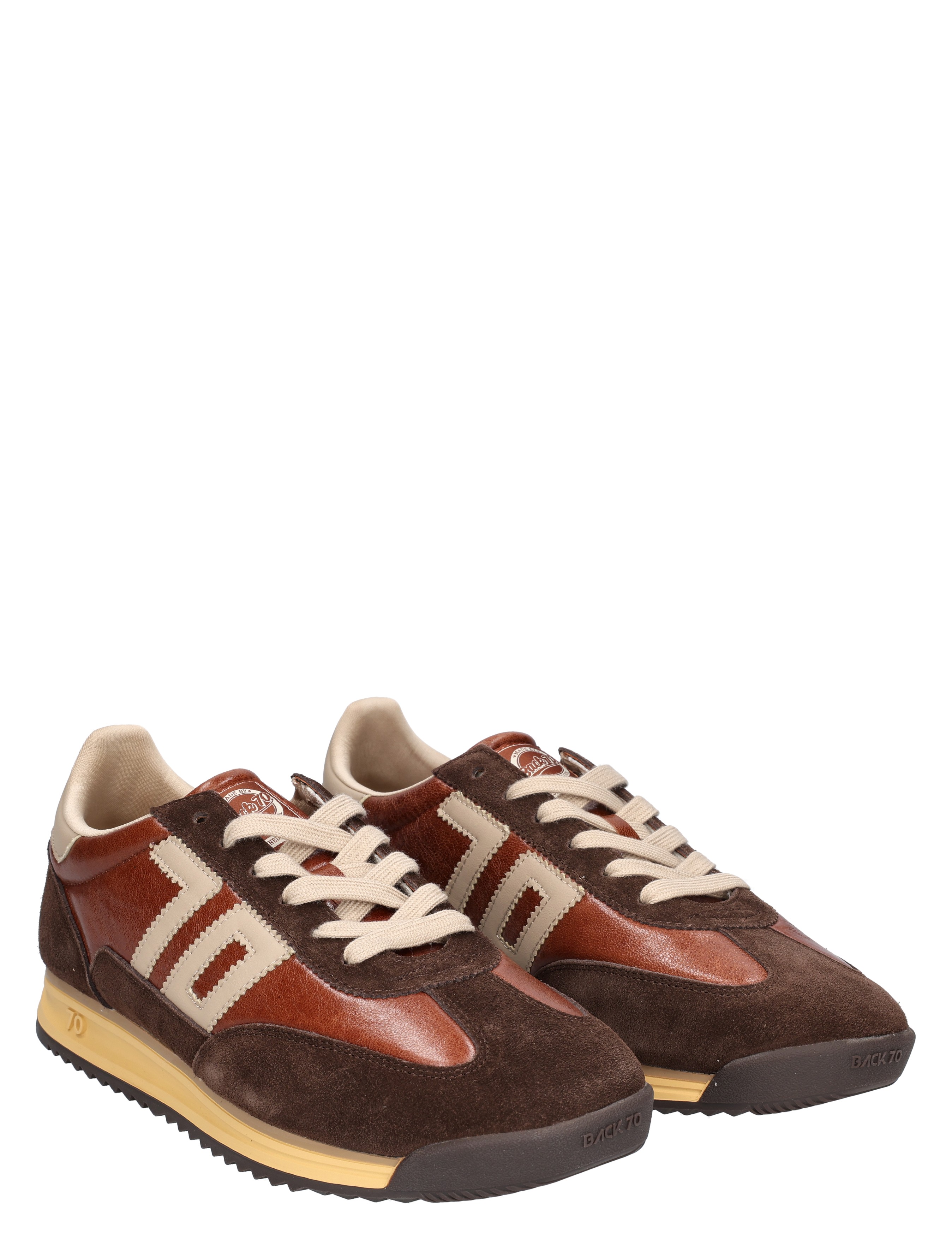 sneakers, bruine schoenen, suede, veters, l speciale accent