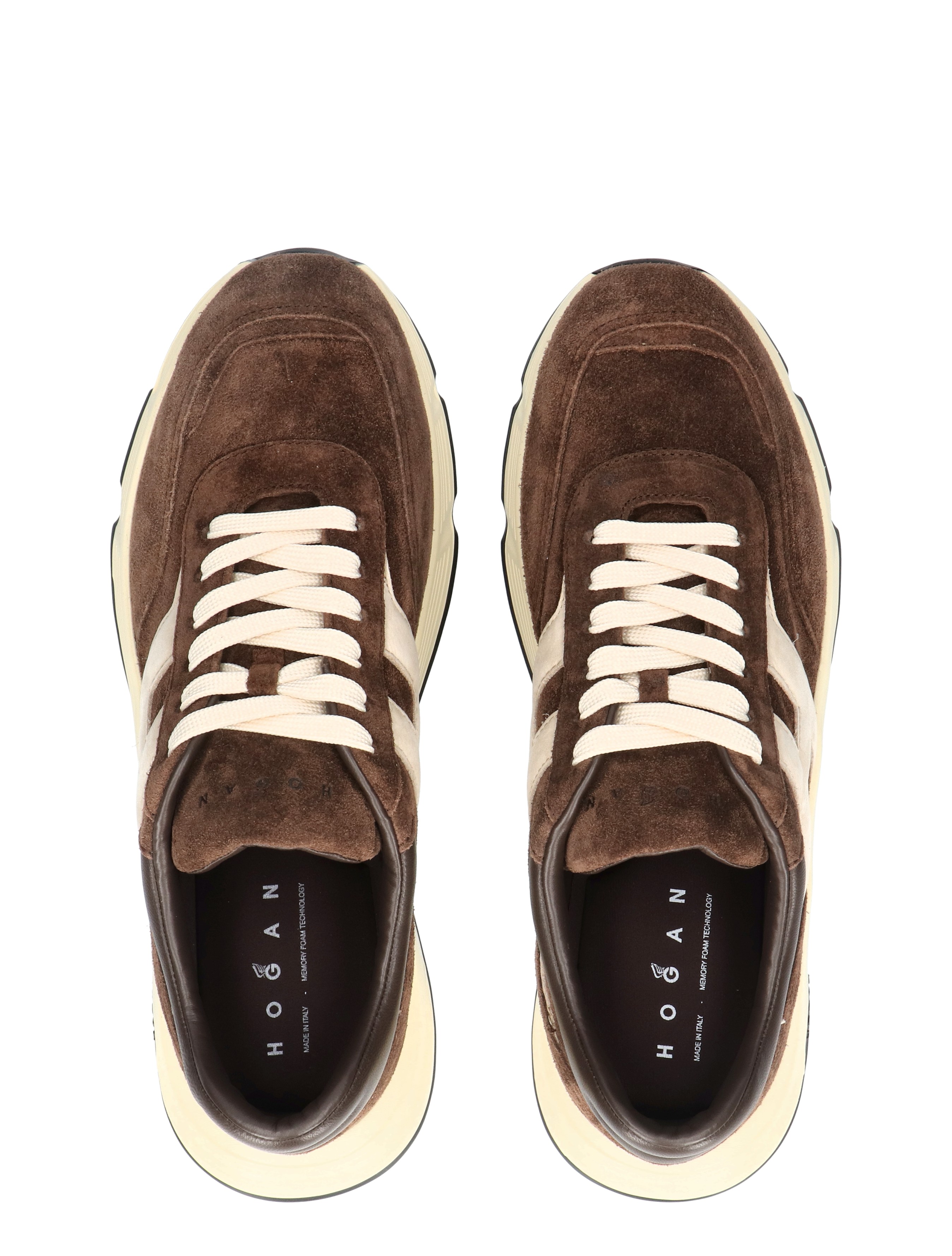 sneakers, bruine suède, crème veters, dikke zool, bovenaanzicht