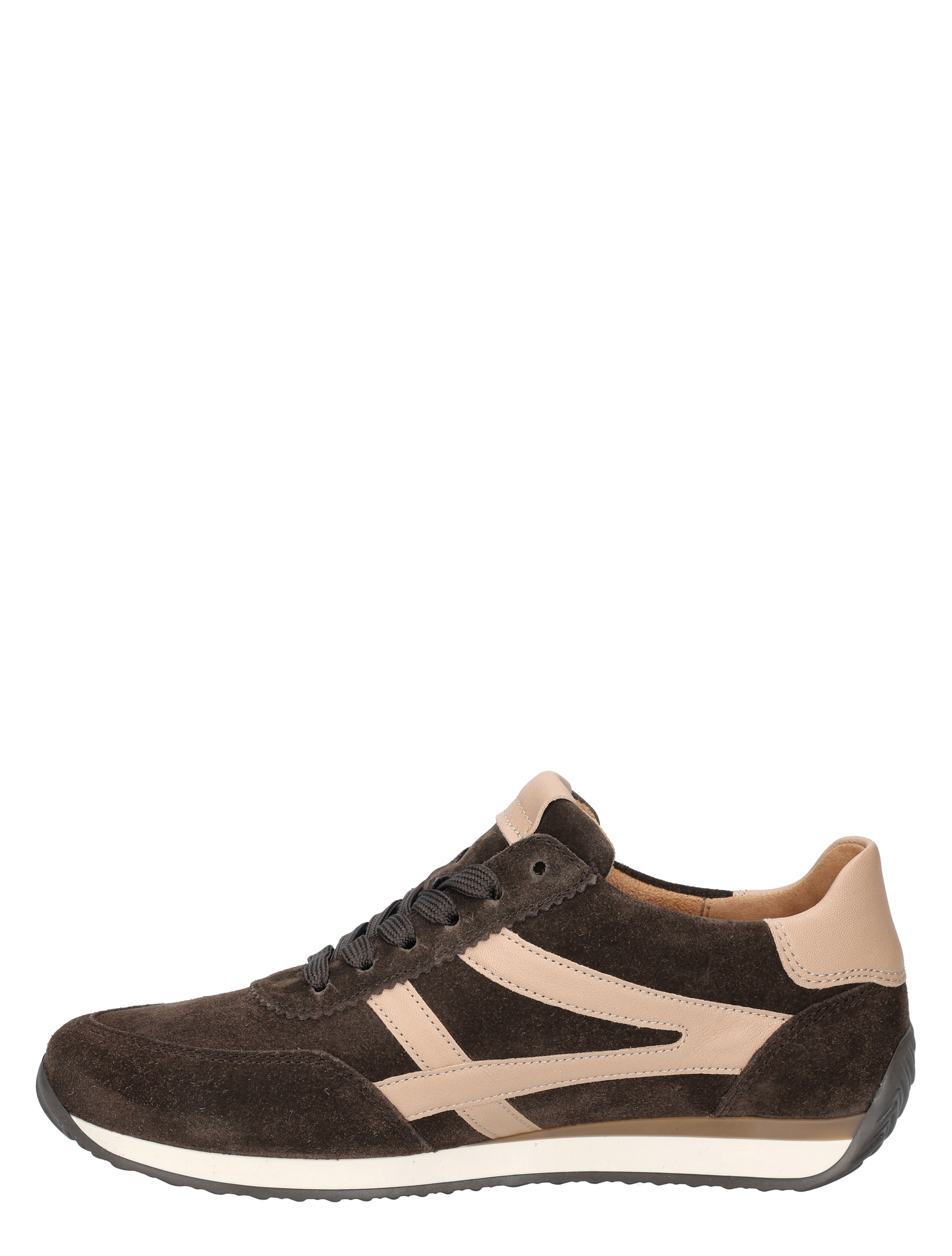 bruine sneaker, suede, luxe sneaker, draagbaar, lederen accenten