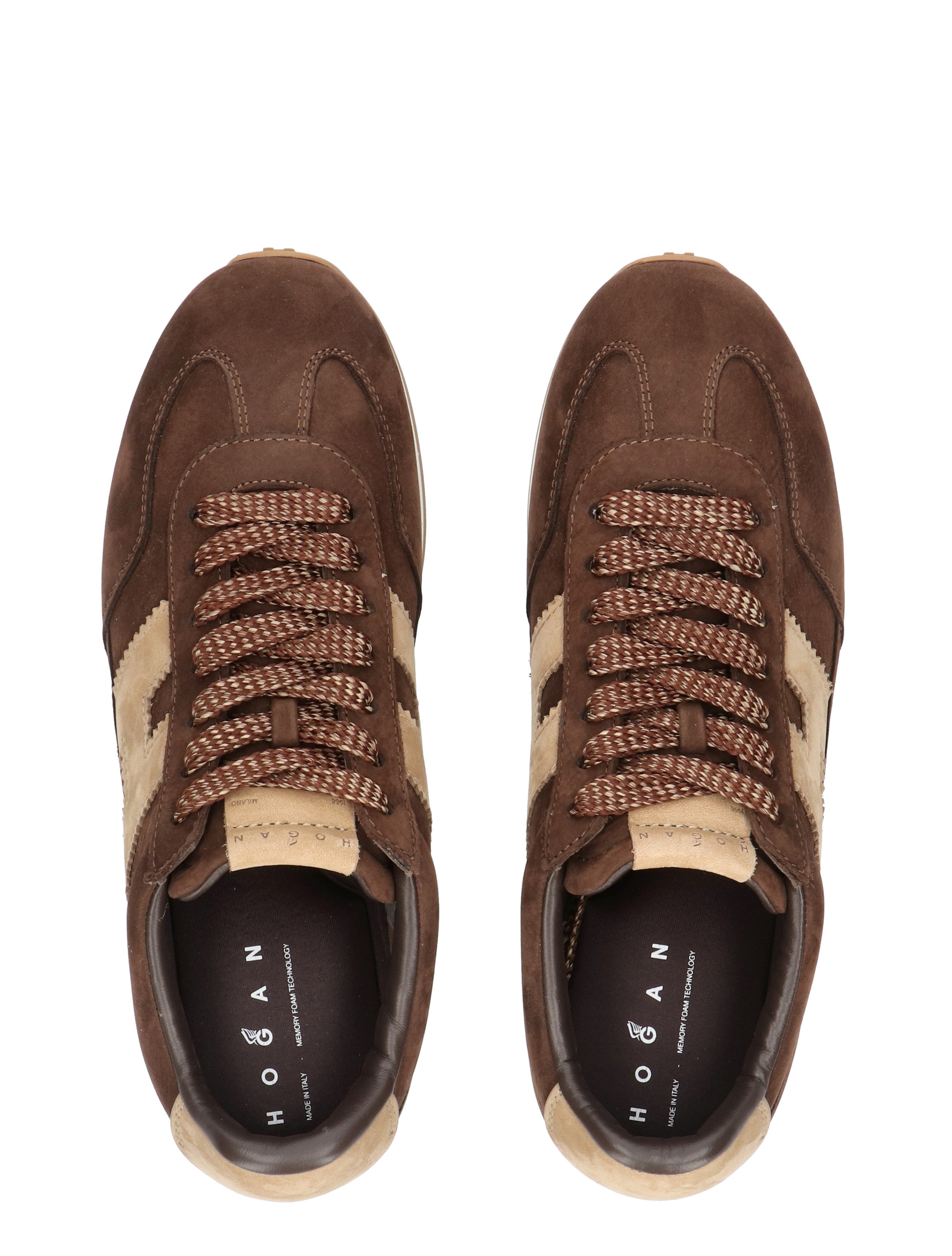 sneakers, bruine schoenen, london, luxe sportkleding, rood-witte veters